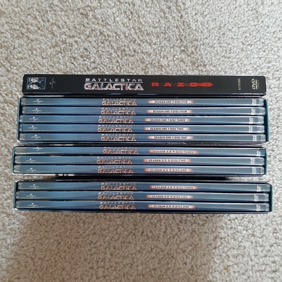 Battlestar Galactica DVD Seasons 1, 2, 2.5 & Razor - Picture 3 of 3